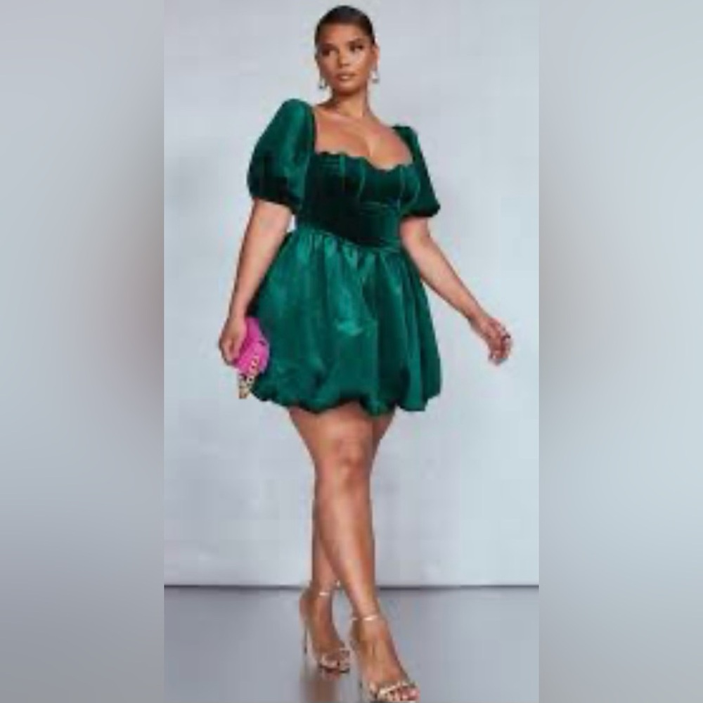 Pretty Little Thing Emerald Green Velvet Puffball Dress in a Size 14 NWT